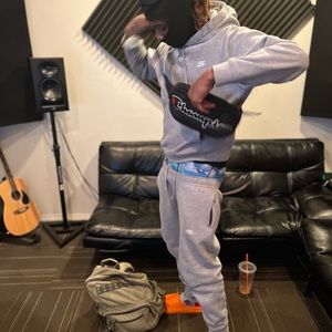 Meet your Posher, Jmoe